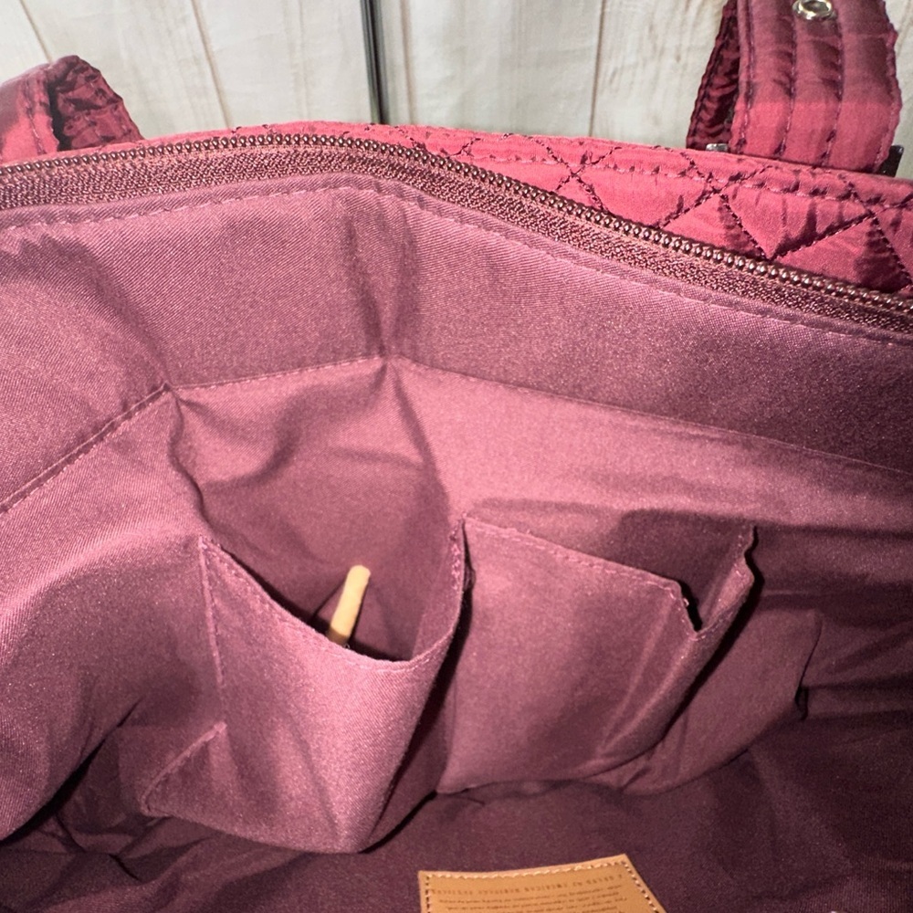 Discontinued Donna Sharp Quilted Tote with Double Handles - Picture 4 of 11